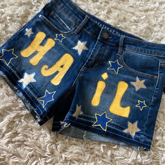 Pants - University of Michigan Game Day Shorts Sz 26 NWT Hand Painted